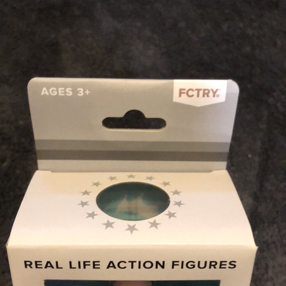 Ruth Bader Ginsburg action figure doll - Picture 3 of 4